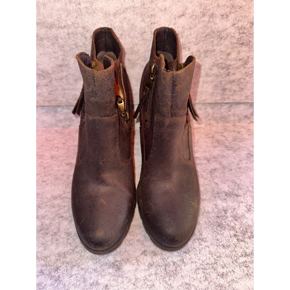 UGG Australia Womans Size 8 warm wedge winter